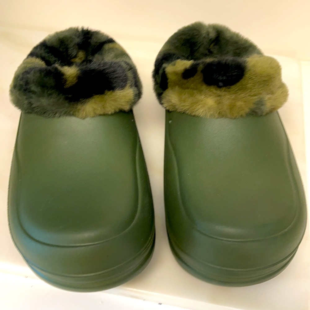 Steve Madden camo fleece lined khaki grn clogs 11